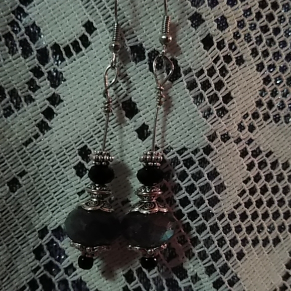 Hand crafted dangly earrings - Picture 8 of 8